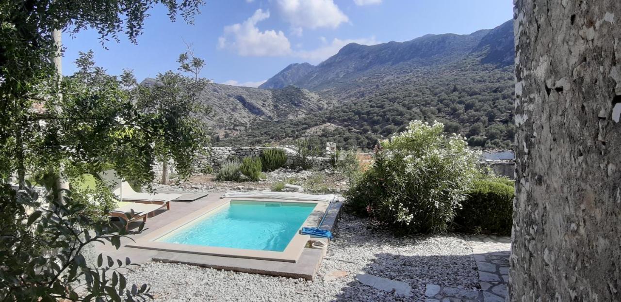 Les Villas De Qeparo Esterno foto