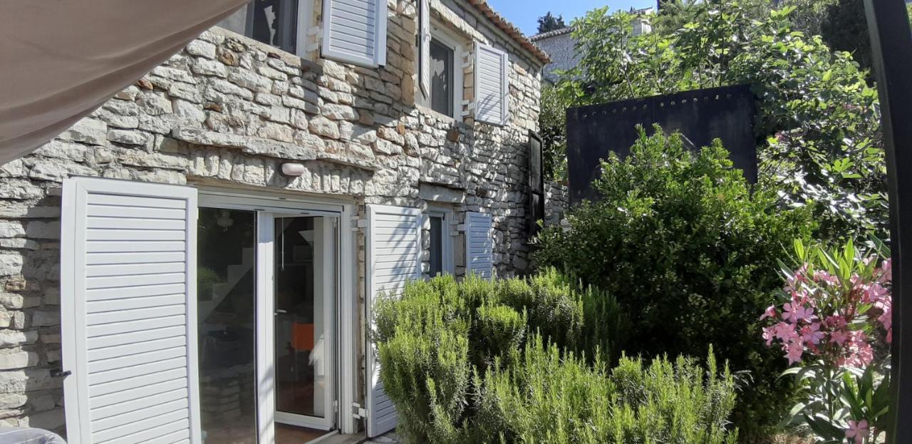 Les Villas De Qeparo Esterno foto