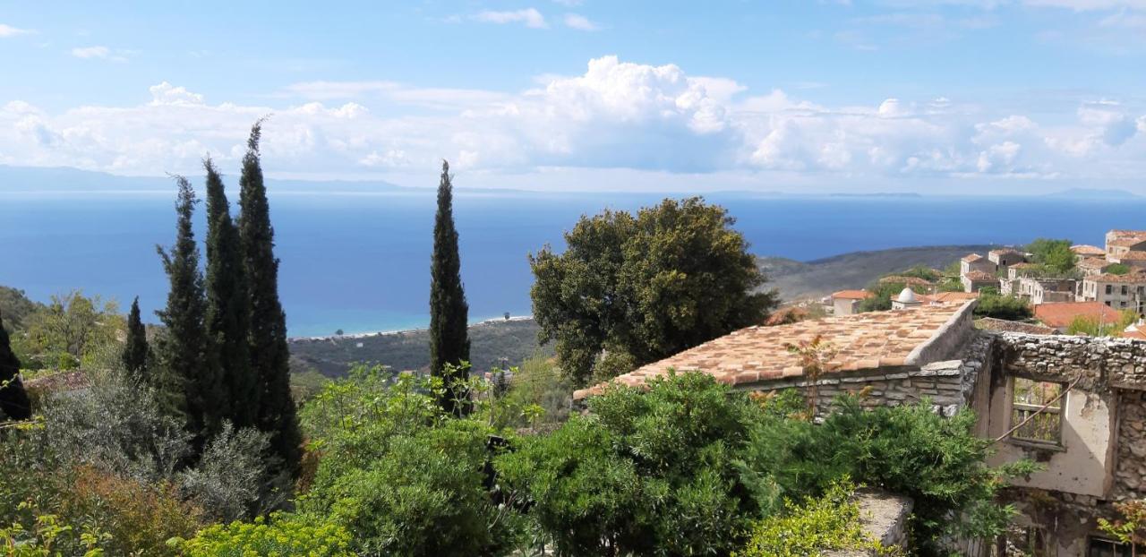 Les Villas De Qeparo Esterno foto