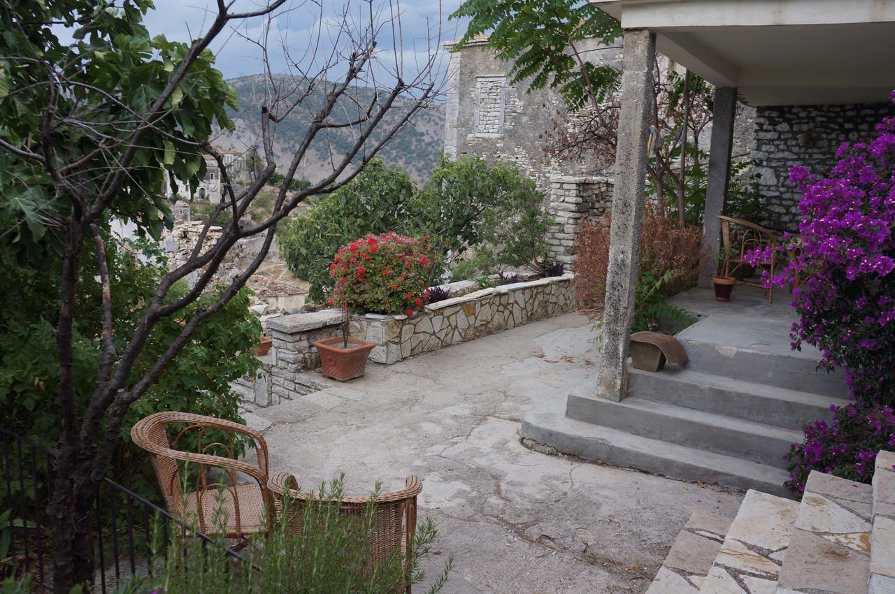 Les Villas De Qeparo Esterno foto