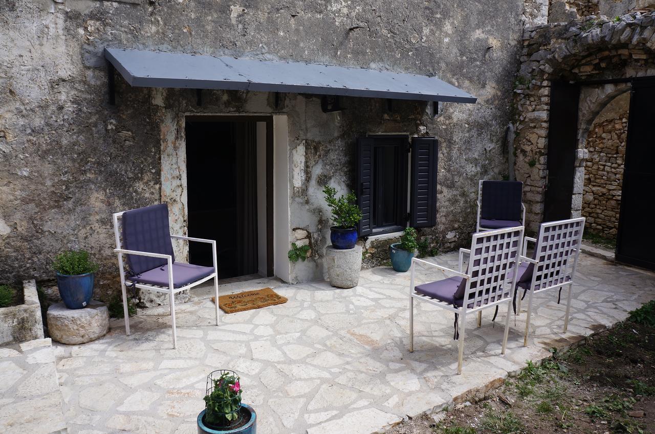 Les Villas De Qeparo Esterno foto